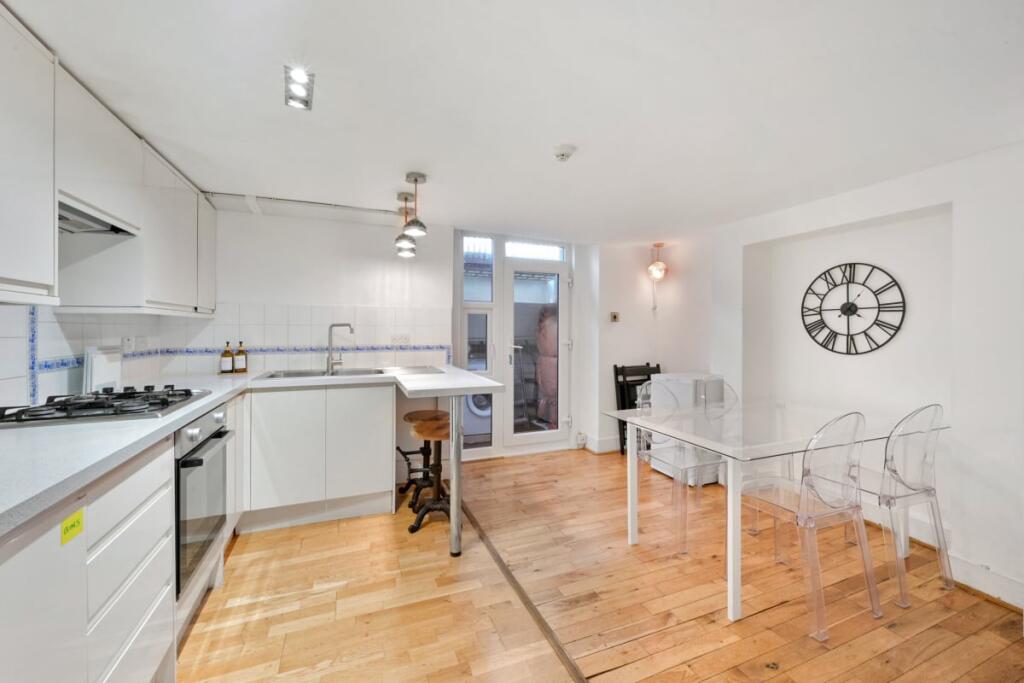 6 bed Mid Terraced House for rent in Stepney. From Emoov - Chelmsford 6 bed Mid Terraced House for rent in Stepney. From Emoov - Chelmsford