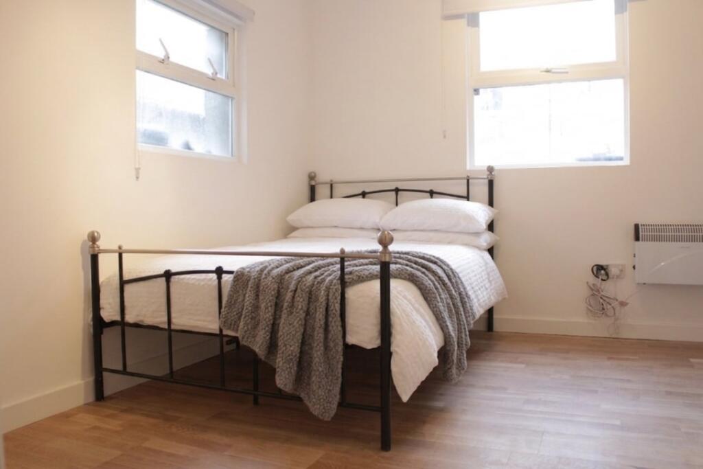 1 bed 1st Floor Flat for rent in Kensington. From Emoov - Chelmsford