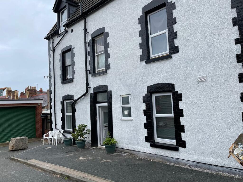 3 bed 1st Floor Flat for rent in Bae Colwyn. From Emoov - Chelmsford 3 bed 1st Floor Flat for rent in Bae Colwyn. From Emoov - Chelmsford