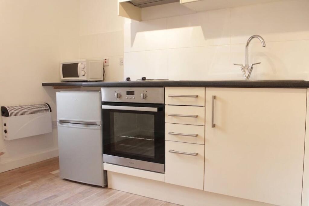 4 bed Studio for rent in Kensington. From Emoov - Chelmsford
