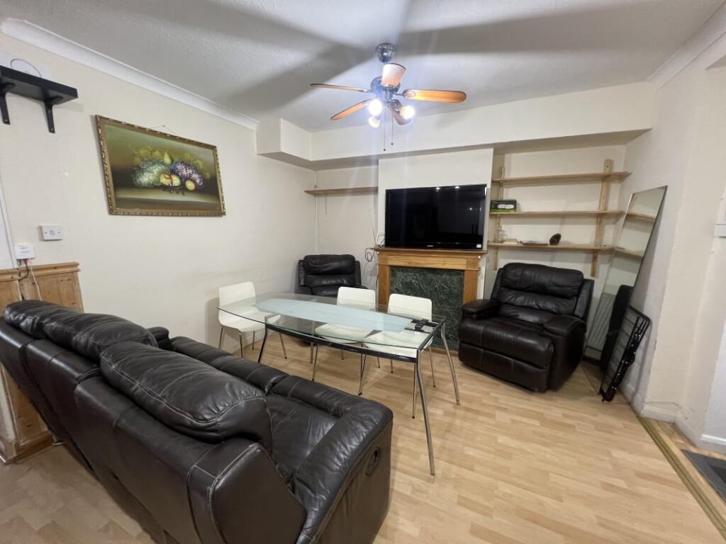 1 bed House Share for rent in Mitcham. From Emoov - Chelmsford 1 bed House Share for rent in Mitcham. From Emoov - Chelmsford