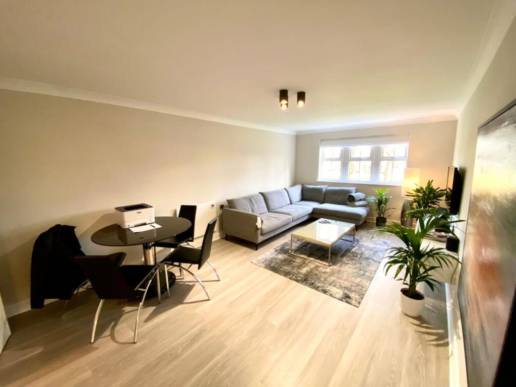 2 bed 1st Floor Flat for rent in Poynton. From Emoov - Chelmsford