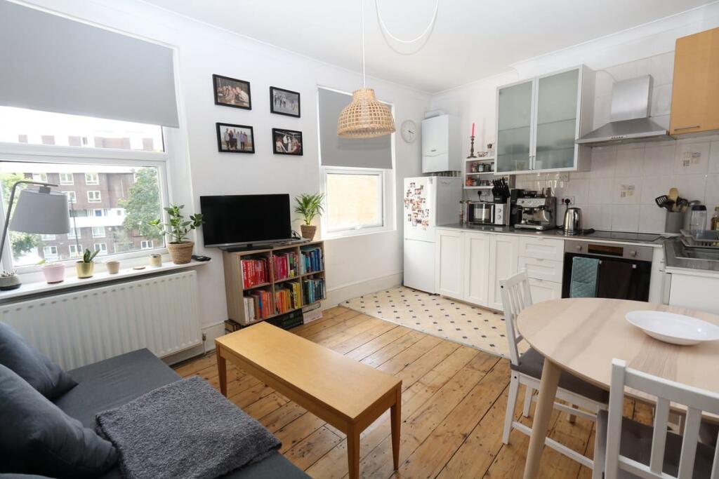 2 bed 1st Floor Flat for rent in Stoke Newington. From Emoov - Chelmsford