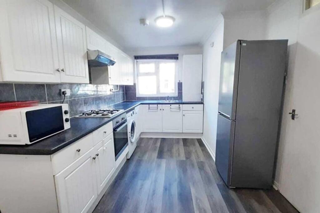 3 bed Annexe for rent in Stratford. From Emoov - Chelmsford