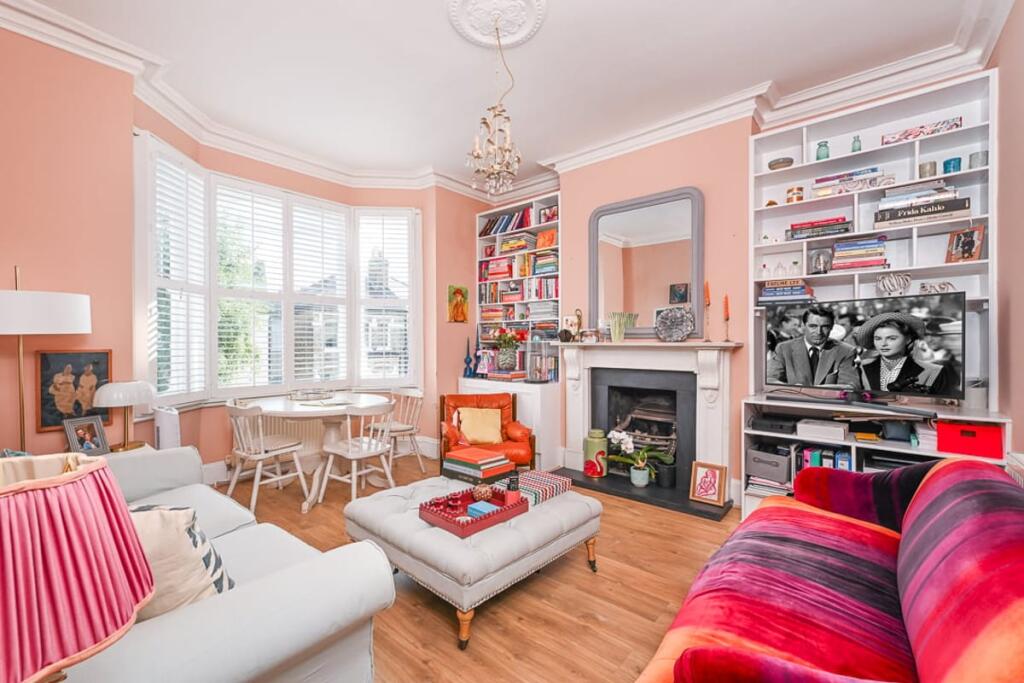 2 bed 1st Floor Flat for rent in Battersea. From Emoov - Chelmsford