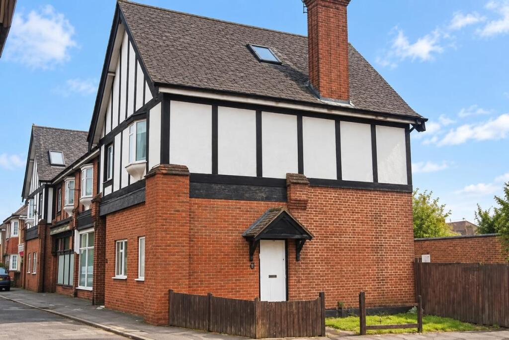1 bed 1st Floor Flat for rent in New Malden. From Emoov - Chelmsford 1 bed 1st Floor Flat for rent in New Malden. From Emoov - Chelmsford