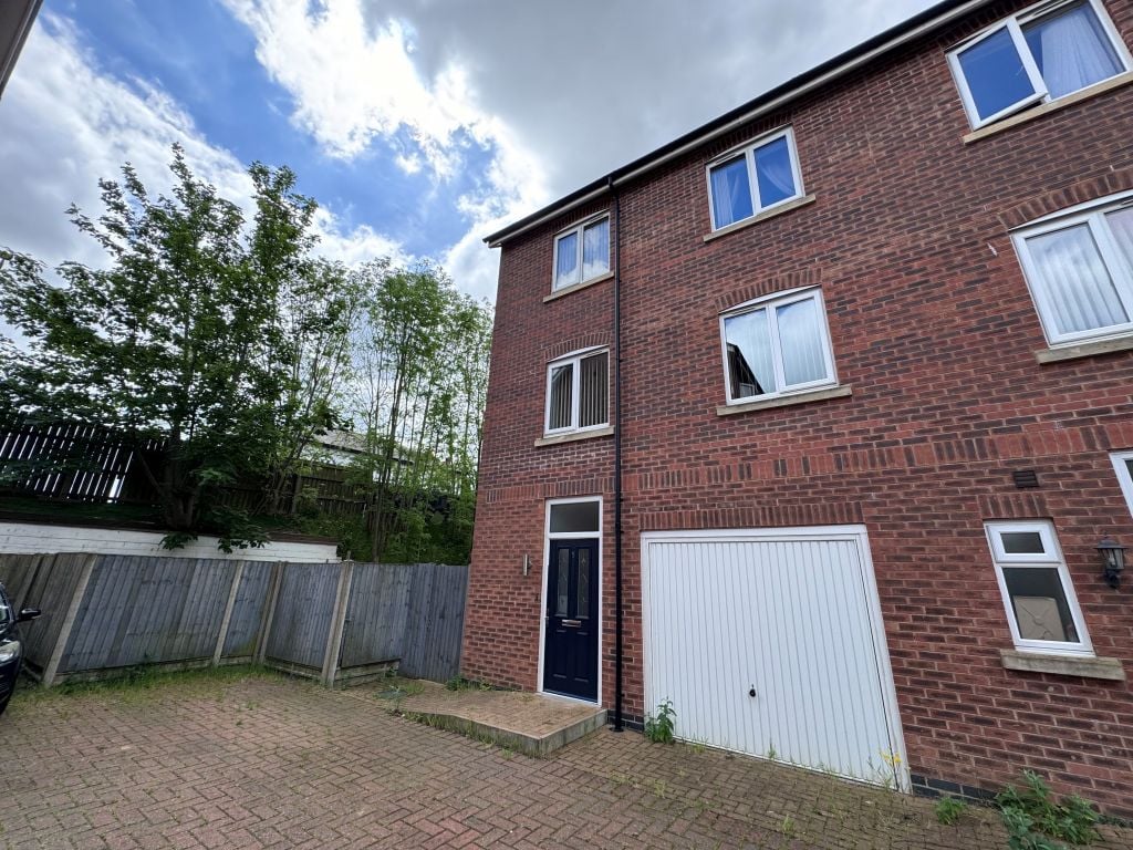 3 bed Town house for rent in Syston. From griffinresidential.co.uk