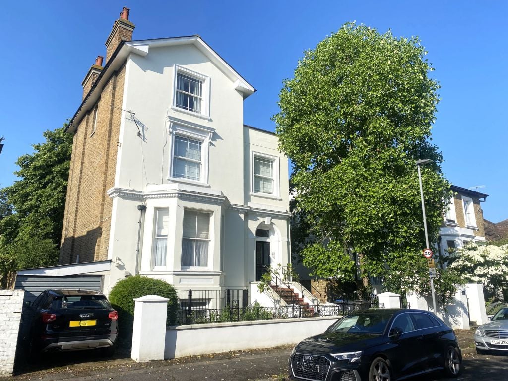 1 bed Flat for rent in Surbiton. From griffinresidential.co.uk