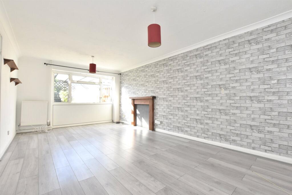 3 bed Mid Terraced House for rent in Pease Pottage. From Andrews Letting and Management - Horley 3 bed Mid Terraced House for rent in Pease Pottage. From Andrews Letting and Management - Horley
