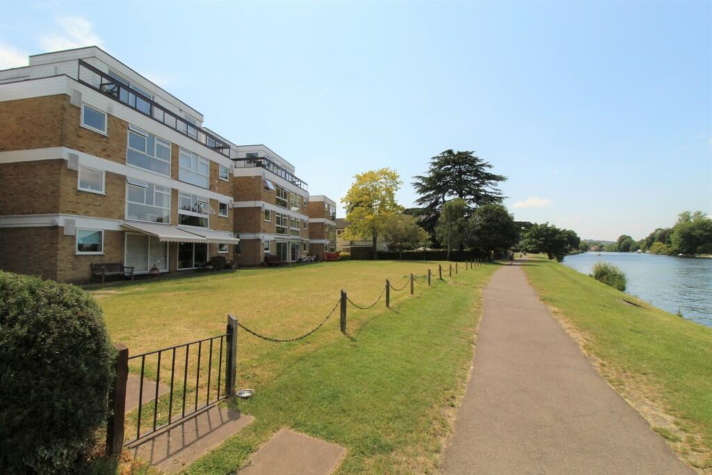 2 bed Apartment for rent in Staines-upon-Thames. From SJ Smith Estate Agents