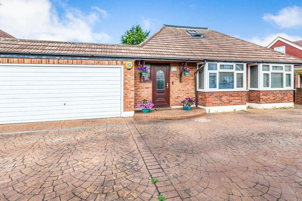 4 bed Detached bungalow for rent in Ashford. From SJ Smith Estate Agents