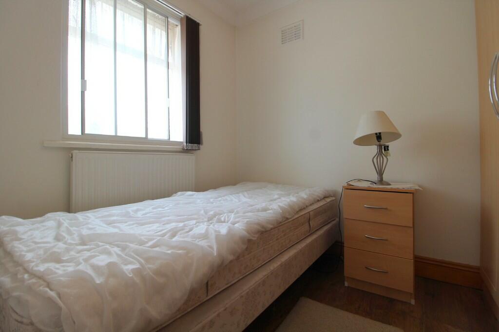 1 bed Room for rent in Feltham. From SJ Smith Estate Agents