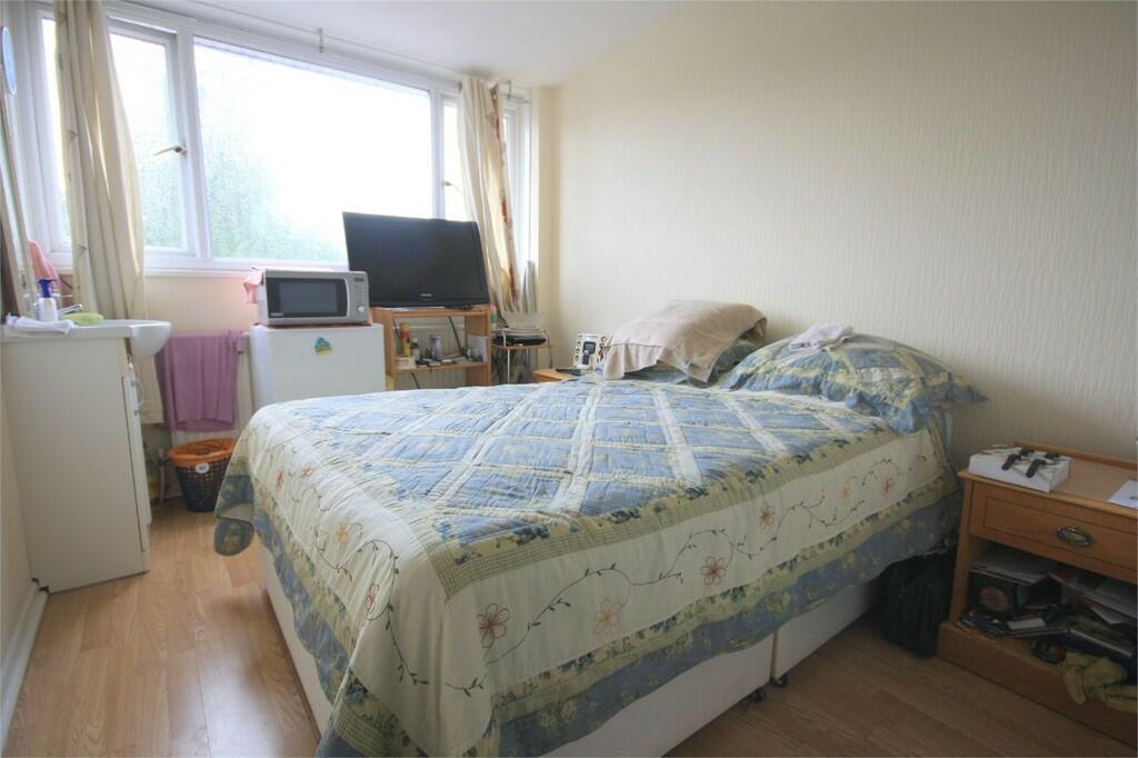 1 bed Room for rent in Stanwell. From SJ Smith Estate Agents