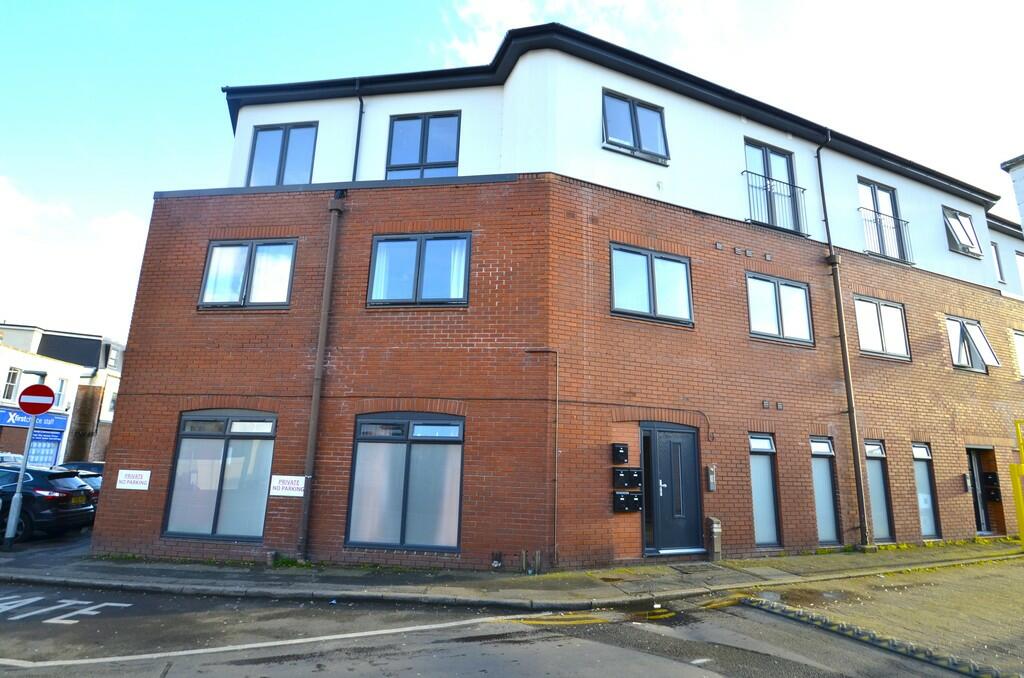2 bed Penthouse for rent in Ashford. From SJ Smith Estate Agents