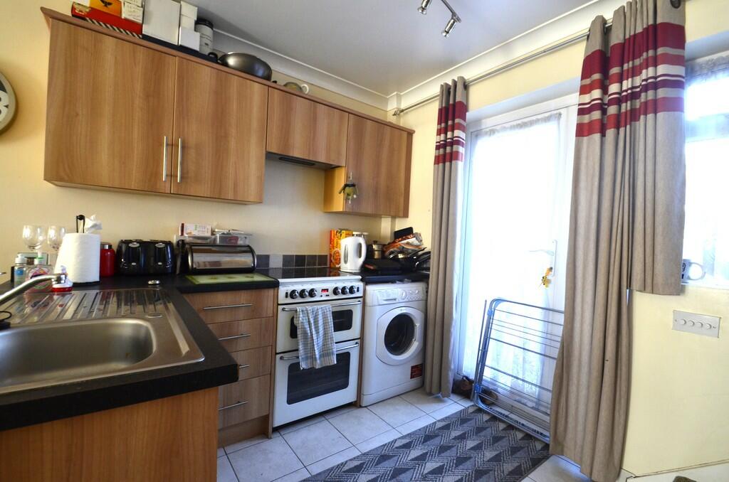 1 bed Apartment for rent in Staines-upon-Thames. From SJ Smith Estate Agents