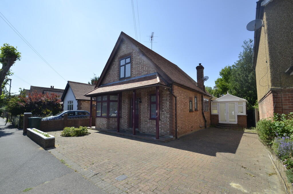 4 bed Detached for rent in Staines-upon-Thames. From S J Smith Estate Agents - Ashford