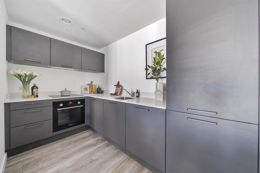 2 bed Apartment for rent in Windsor. From S J Smith Estate Agents - Ashford