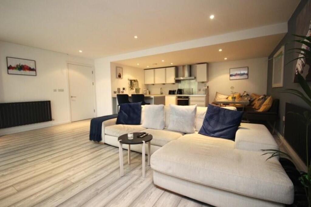 1 bed Apartment for rent in Staines-upon-Thames. From S J Smith Estate Agents - Ashford 1 bed Apartment for rent in Staines-upon-Thames. From S J Smith Estate Agents - Ashford