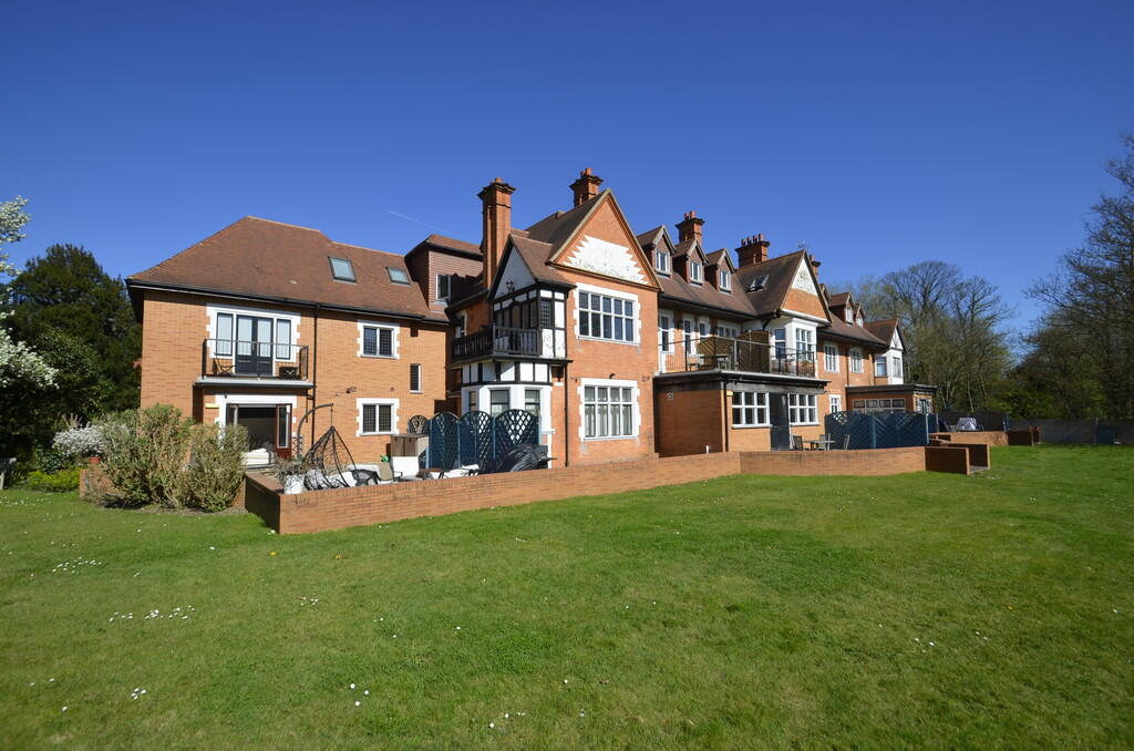1 bed Apartment for rent in Staines-upon-Thames. From S J Smith Estate Agents - Ashford 1 bed Apartment for rent in Staines-upon-Thames. From S J Smith Estate Agents - Ashford