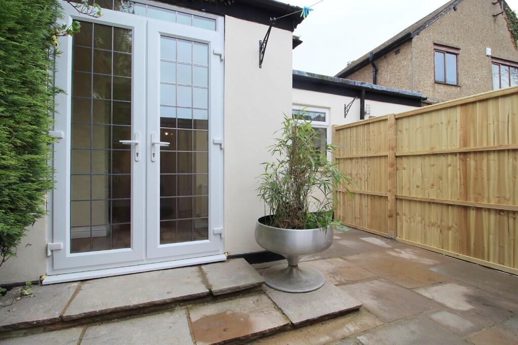 1 bed House (unspecified) for rent in Staines-upon-Thames. From S J Smith Estate Agents - Ashford