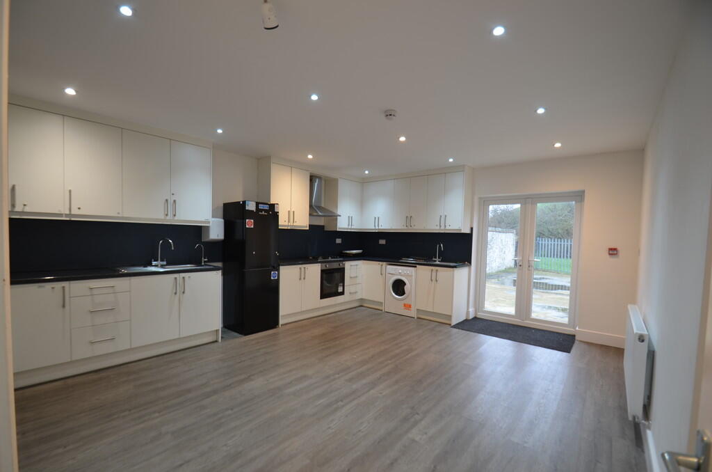 8 bed House Share for rent in Staines-upon-Thames. From S J Smith Estate Agents - Ashford