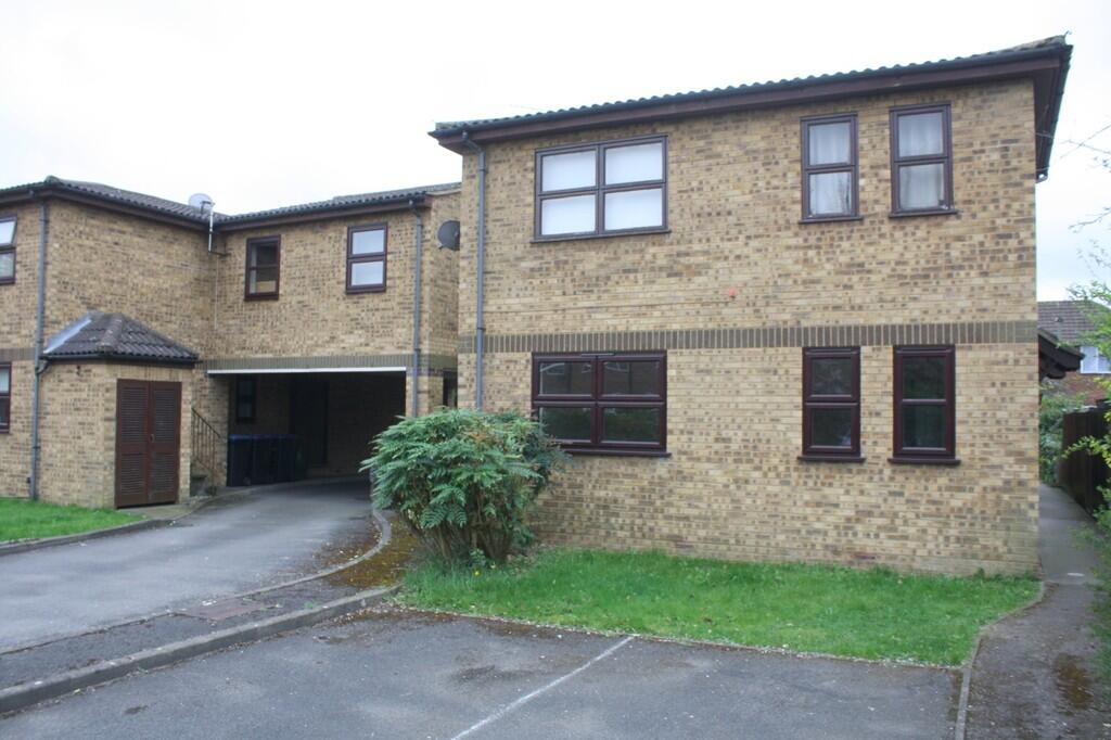 1 bed 1st Floor Flat for rent in Addlestone. From S J Smith Estate Agents - Ashford