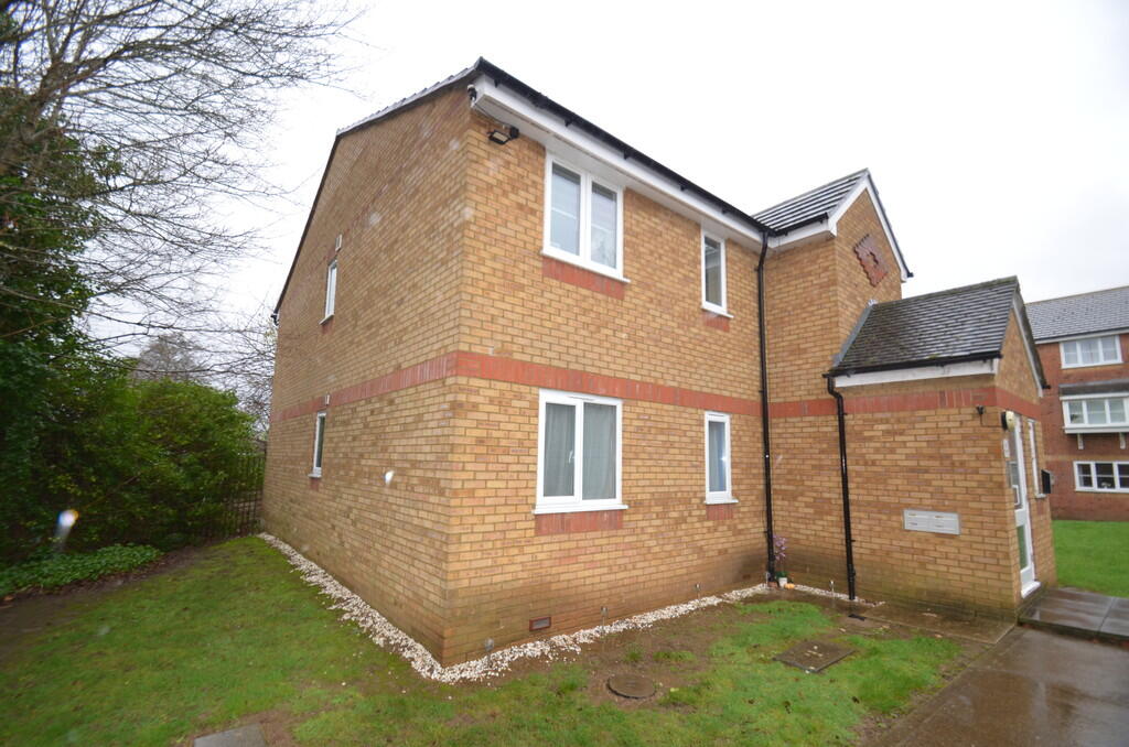 2 bed 1st Floor Flat for rent in Feltham. From S J Smith Estate Agents - Ashford