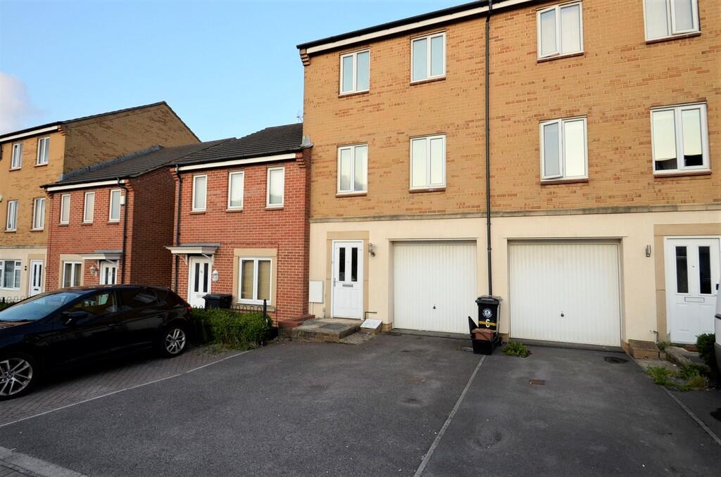 5 bed Mid Terraced House for rent in Bristol. From S J Smith Estate Agents - Ashford