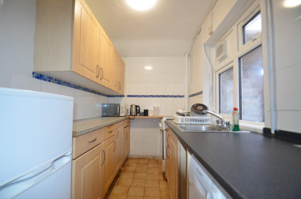 2 bed Apartment for rent in Sunbury. From S J Smith Estate Agents - Ashford