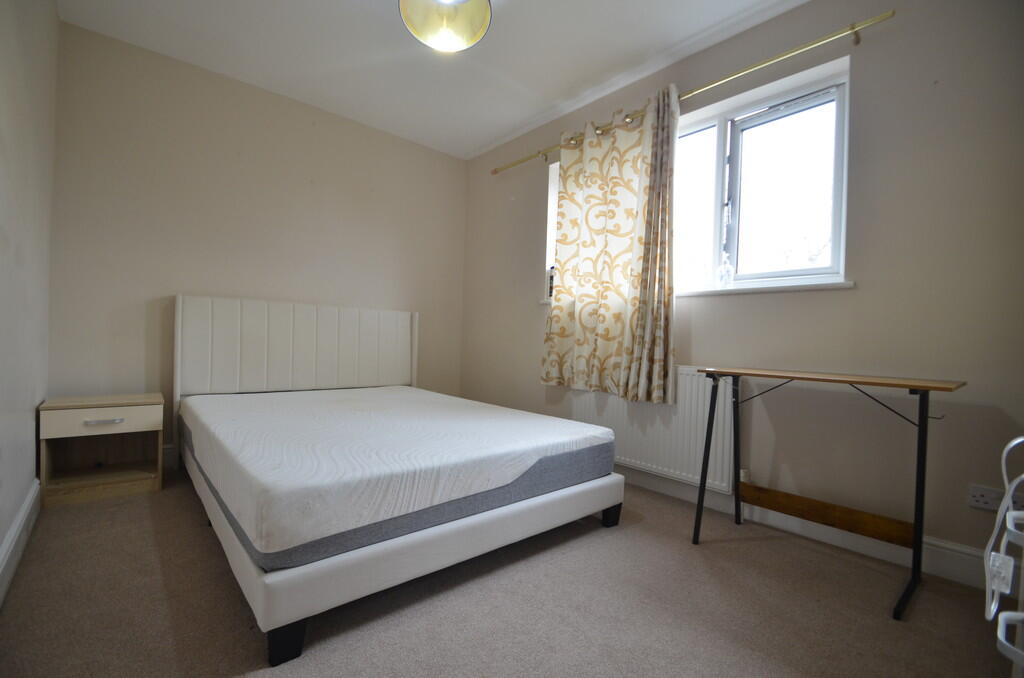1 bed House Share for rent in Staines-upon-Thames. From S J Smith Estate Agents - Ashford 1 bed House Share for rent in Staines-upon-Thames. From S J Smith Estate Agents - Ashford