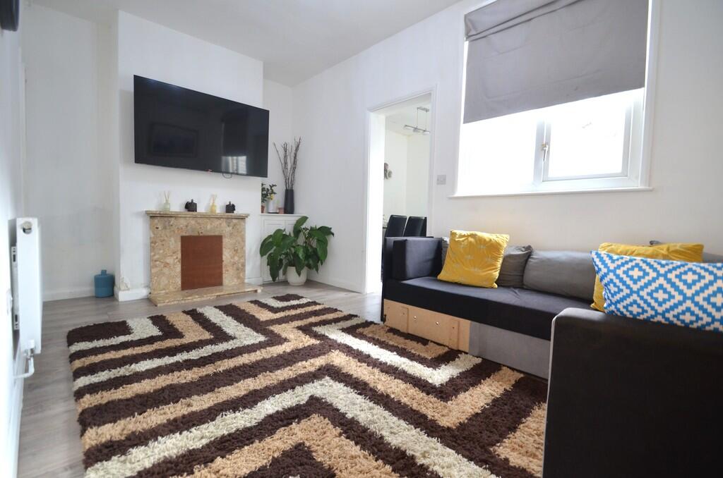 3 bed Mid Terraced House for rent in Staines-upon-Thames. From S J Smith Estate Agents - Ashford 3 bed Mid Terraced House for rent in Staines-upon-Thames. From S J Smith Estate Agents - Ashford