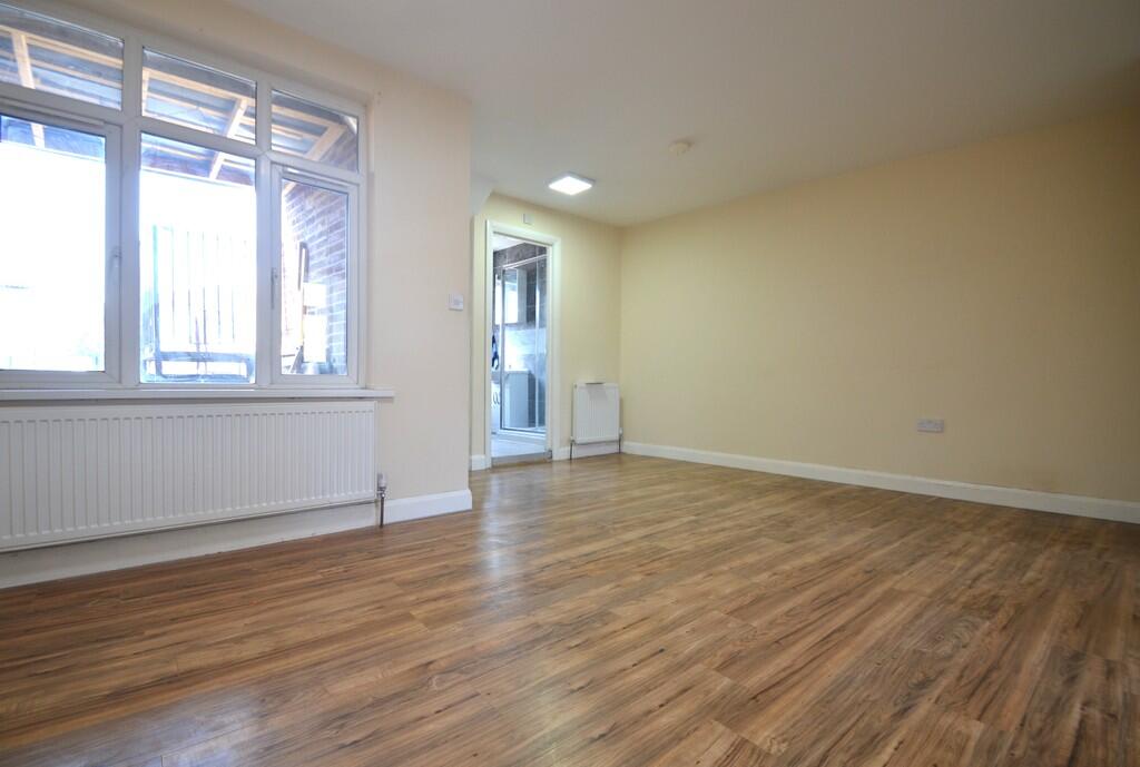 1 bed Apartment for rent in Twickenham. From S J Smith Estate Agents - Ashford