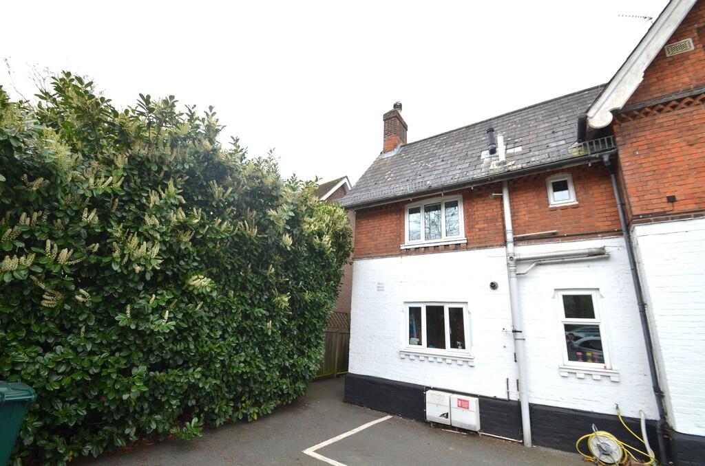 1 bed Apartment for rent in Staines-upon-Thames. From S J Smith Estate Agents - Ashford