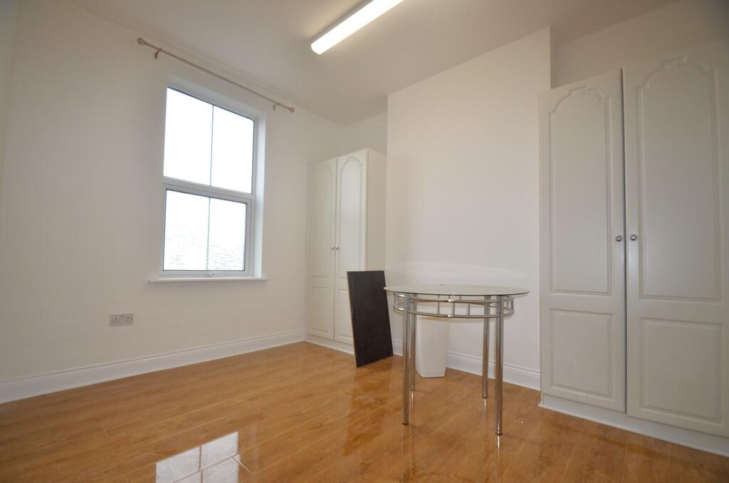 3 bed Apartment for rent in Ashford. From S J Smith Estate Agents - Ashford