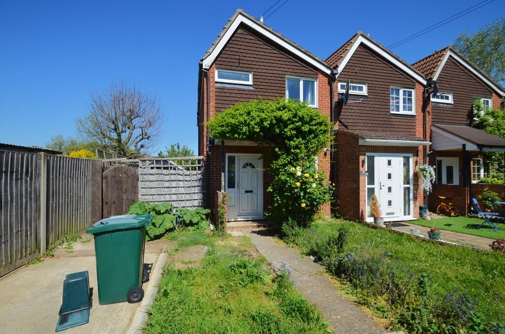 2 bed End of Terrace for rent in Littleton Common. From S J Smith Estate Agents - Ashford