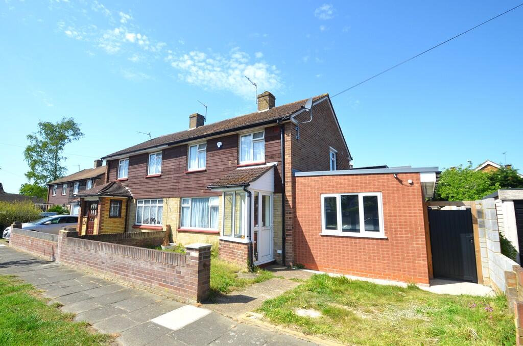 4 bed Studio for rent in Littleton Common. From S J Smith Estate Agents - Ashford