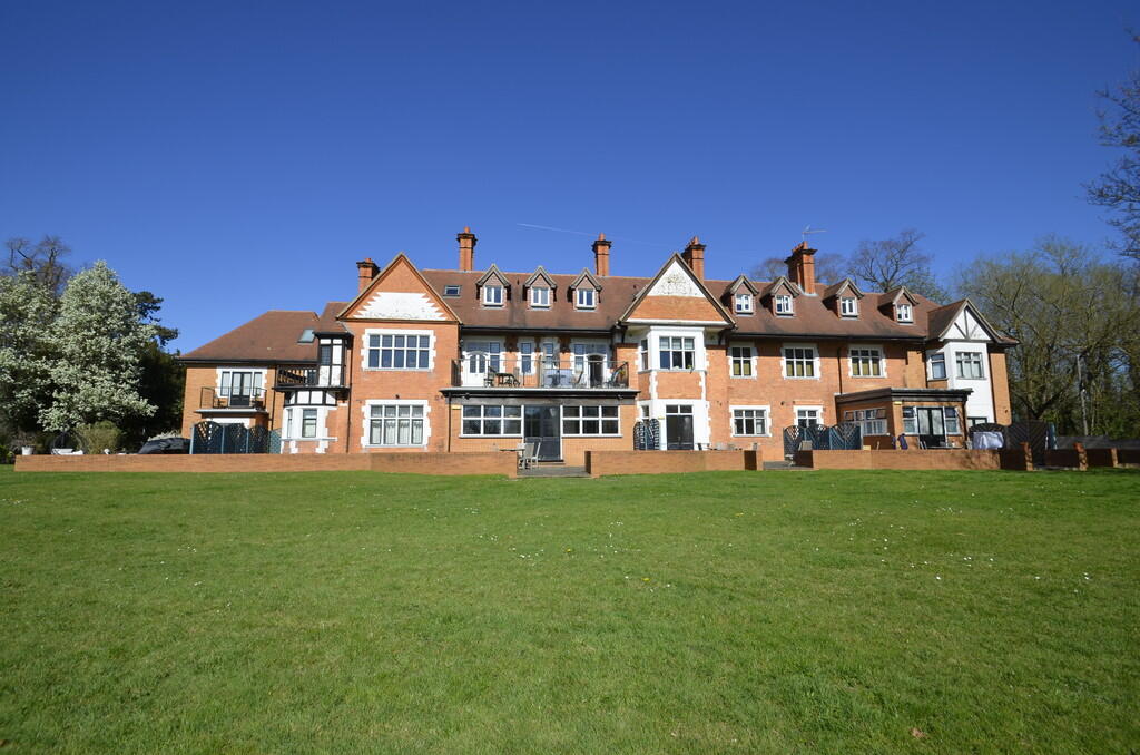 2 bed House (unspecified) for rent in Wraysbury. From S J Smith Estate Agents - Ashford 2 bed House (unspecified) for rent in Wraysbury. From S J Smith Estate Agents - Ashford