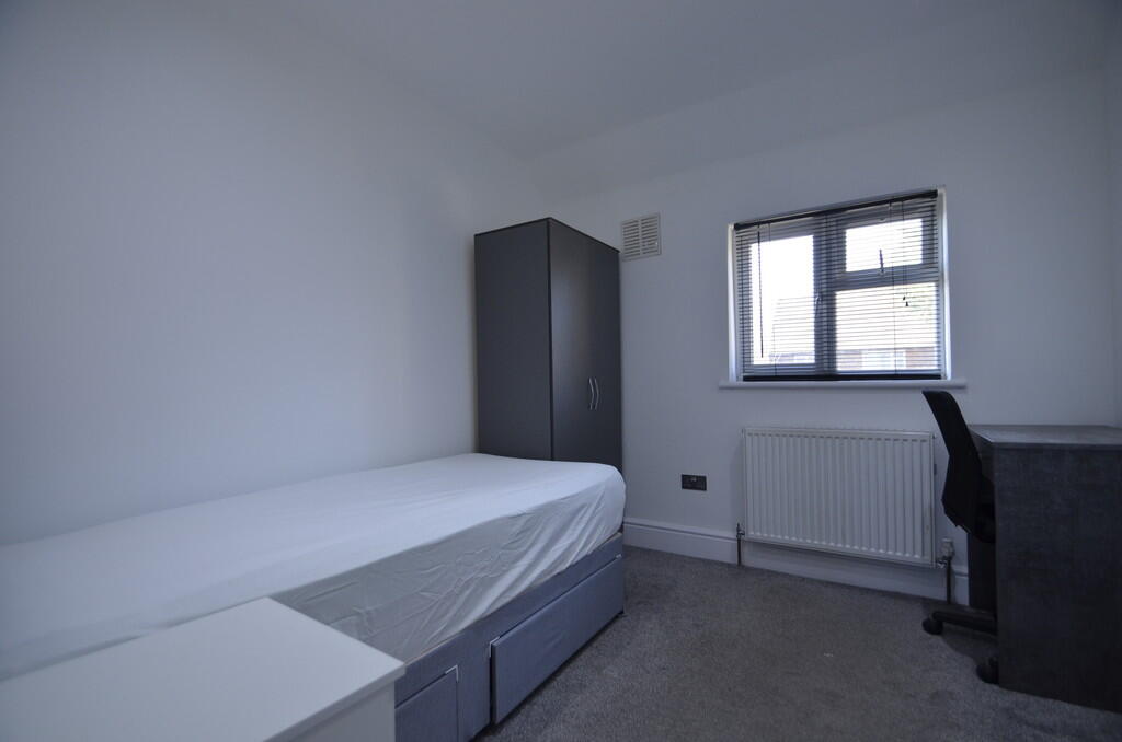 1 bed Mid Terraced House for rent in Brentford. From S J Smith Estate Agents - Ashford