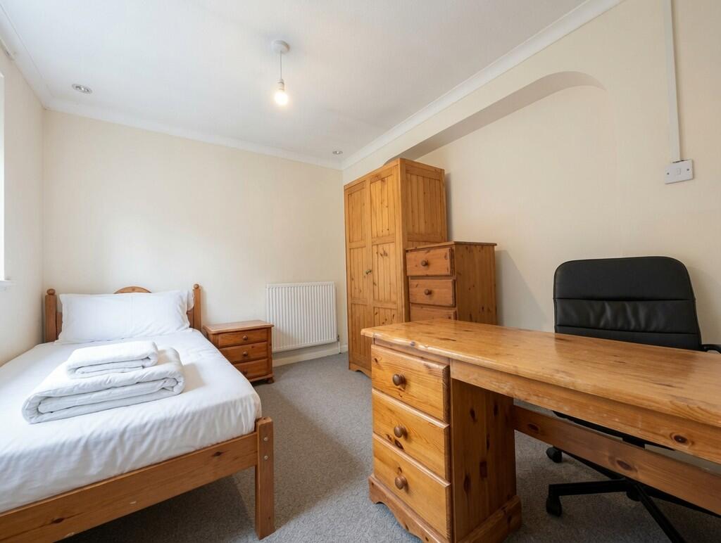 1 bed House Share for rent in Egham. From S J Smith Estate Agents - Ashford 1 bed House Share for rent in Egham. From S J Smith Estate Agents - Ashford