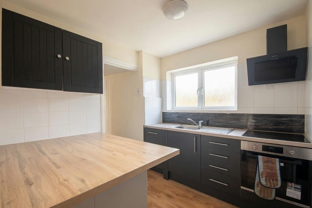4 bed House Share for rent in Bishopsgate. From S J Smith Estate Agents - Ashford