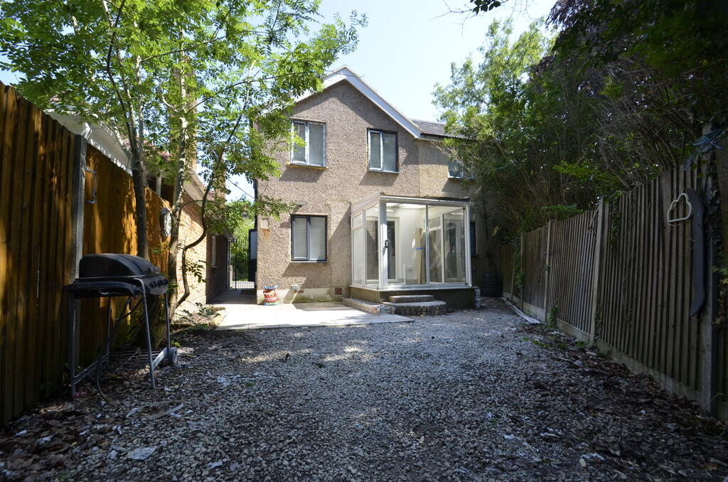 4 bed Studio for rent in Ashford. From S J Smith Estate Agents - Ashford
