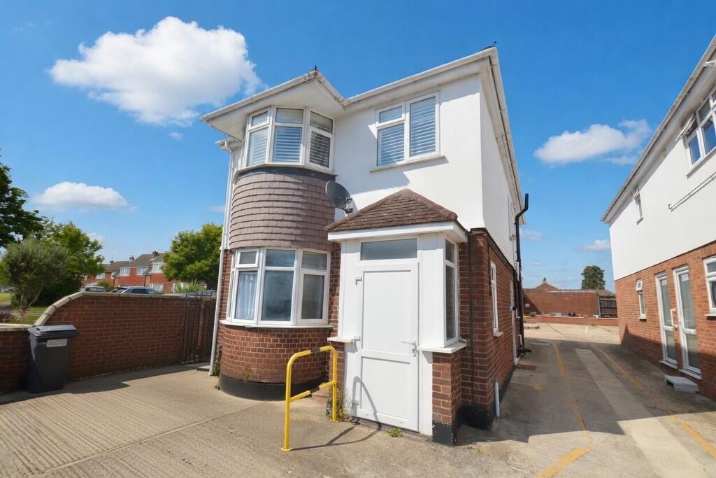 2 bed Apartment for rent in Feltham. From S J Smith Estate Agents - Ashford 2 bed Apartment for rent in Feltham. From S J Smith Estate Agents - Ashford