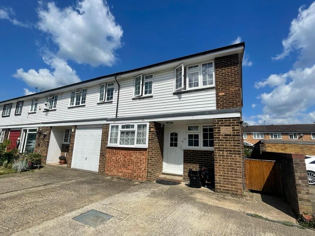 4 bed End of Terrace for rent in Staines-upon-Thames. From S J Smith Estate Agents - Ashford