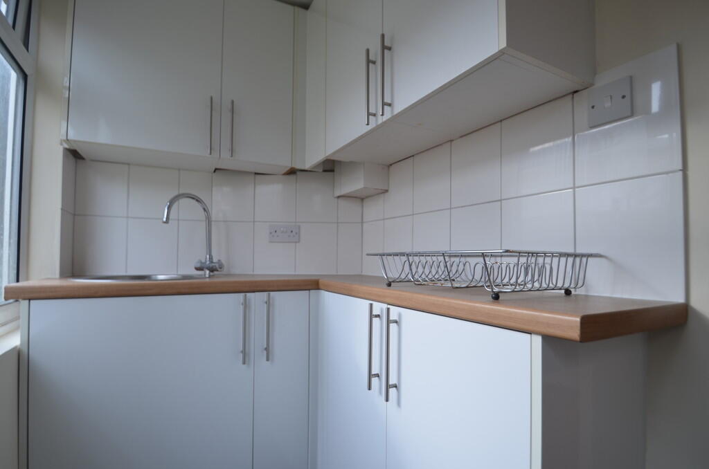 4 bed Studio for rent in Ashford. From S J Smith Estate Agents - Ashford 4 bed Studio for rent in Ashford. From S J Smith Estate Agents - Ashford