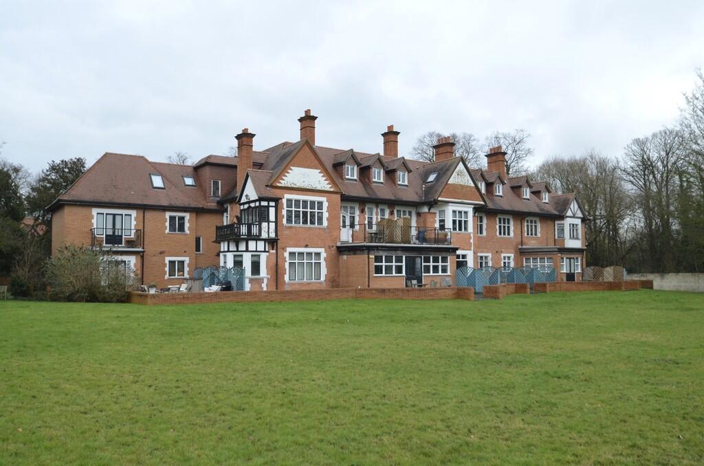 3 bed House (unspecified) for rent in Wraysbury. From S J Smith Estate Agents - Ashford 3 bed House (unspecified) for rent in Wraysbury. From S J Smith Estate Agents - Ashford