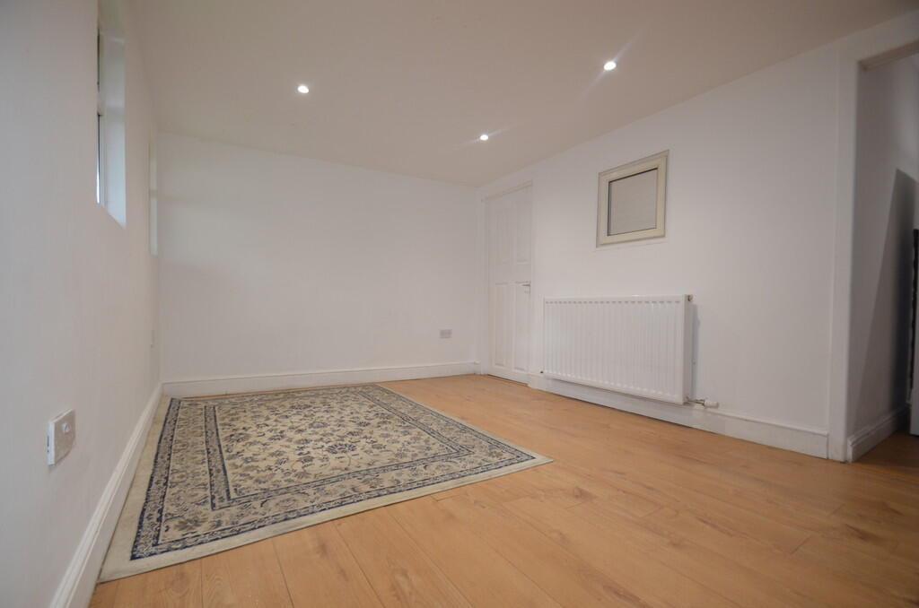 1 bed Semi Detached for rent in Feltham. From S J Smith Estate Agents - Ashford 1 bed Semi Detached for rent in Feltham. From S J Smith Estate Agents - Ashford