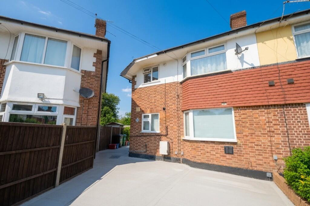 2 bed House (unspecified) for rent in Feltham. From S J Smith Estate Agents - Ashford