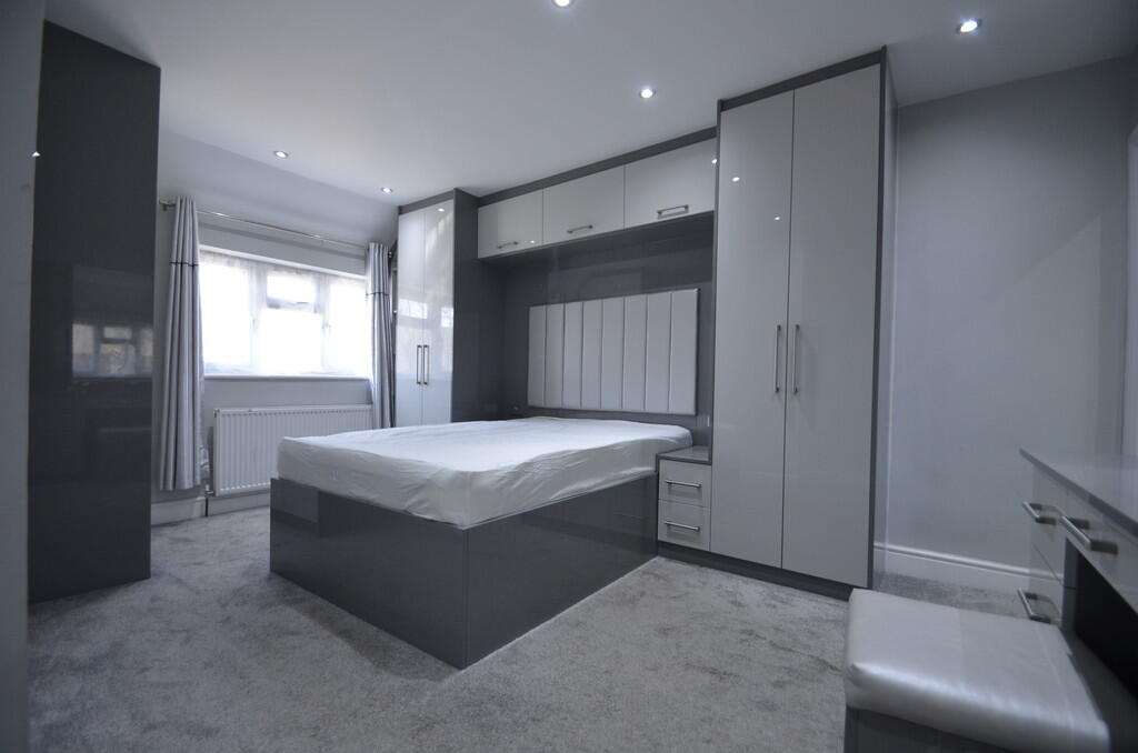 4 bed Mid Terraced House for rent in Brentford. From S J Smith Estate Agents - Ashford