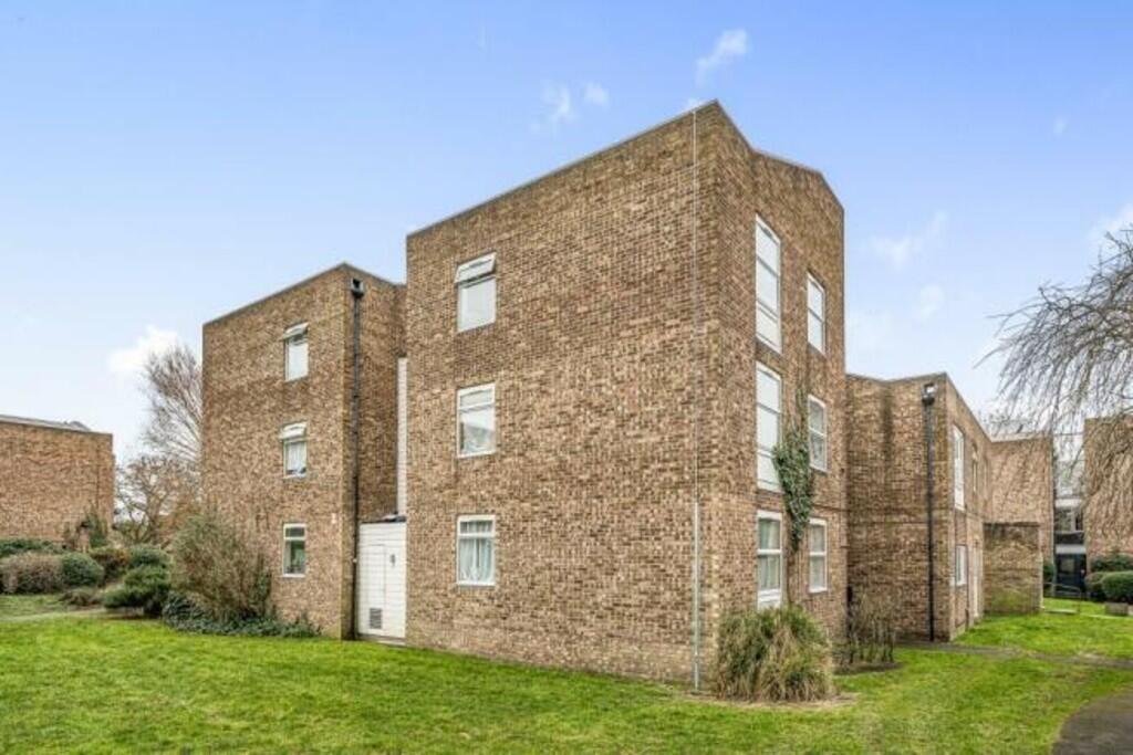 1 bed 1st Floor Flat for rent in Staines-upon-Thames. From S J Smith Estate Agents - Ashford 1 bed 1st Floor Flat for rent in Staines-upon-Thames. From S J Smith Estate Agents - Ashford