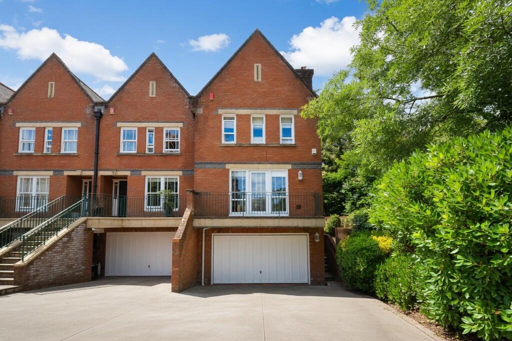 3 bed Semi Detached for rent in Virginia Water. From S J Smith Estate Agents - Ashford 3 bed Semi Detached for rent in Virginia Water. From S J Smith Estate Agents - Ashford